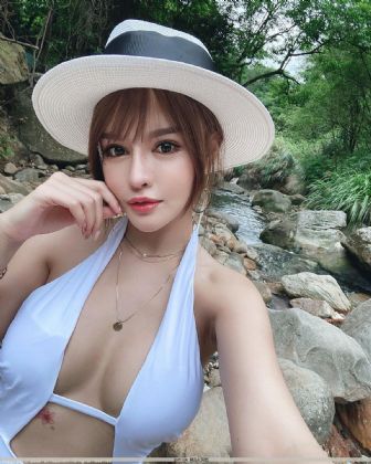 何人初媚月小说
